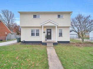 22920 Pleasant St, Saint Clair Shores, MI 48080