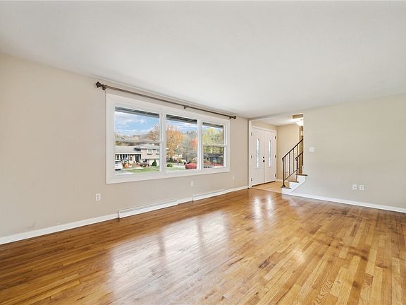 5th image of 5 Tanglewood Dr