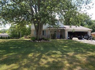7731 Pleasant Manor Dr, Waterford, MI 48327