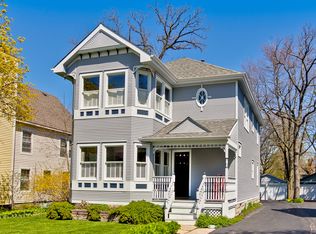 145 Wildwood Rd, Lake Forest, IL 60045