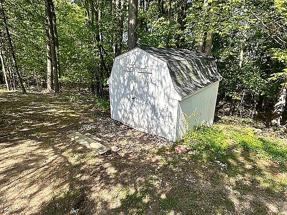 5th image of 5741 Arbutus St