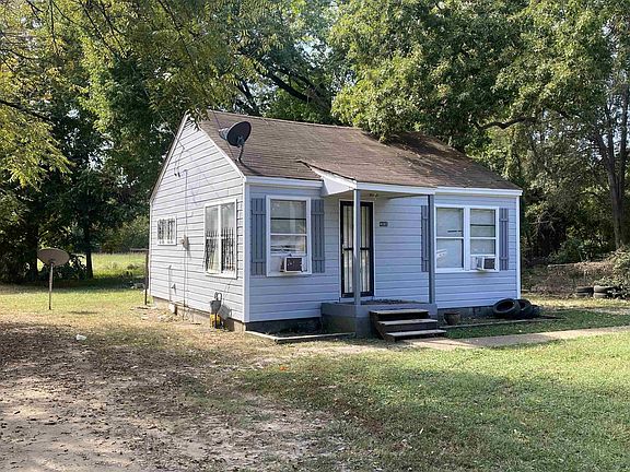 3rd image of 4085 E Mallory Ave