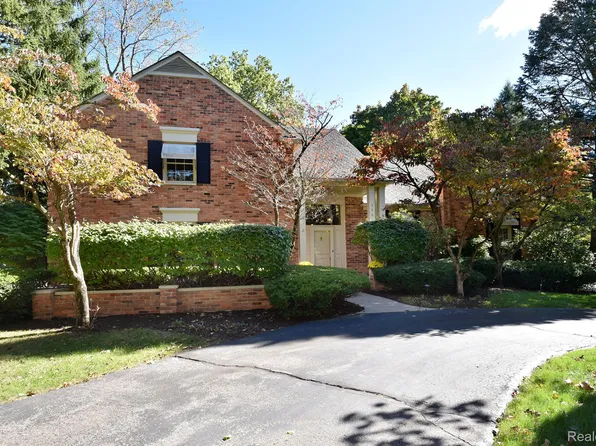798 Emerson Way Ct, Bloomfield Hills, MI 48304