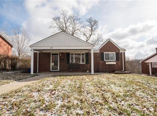 321 Lebanon Manor Dr, West Mifflin, PA