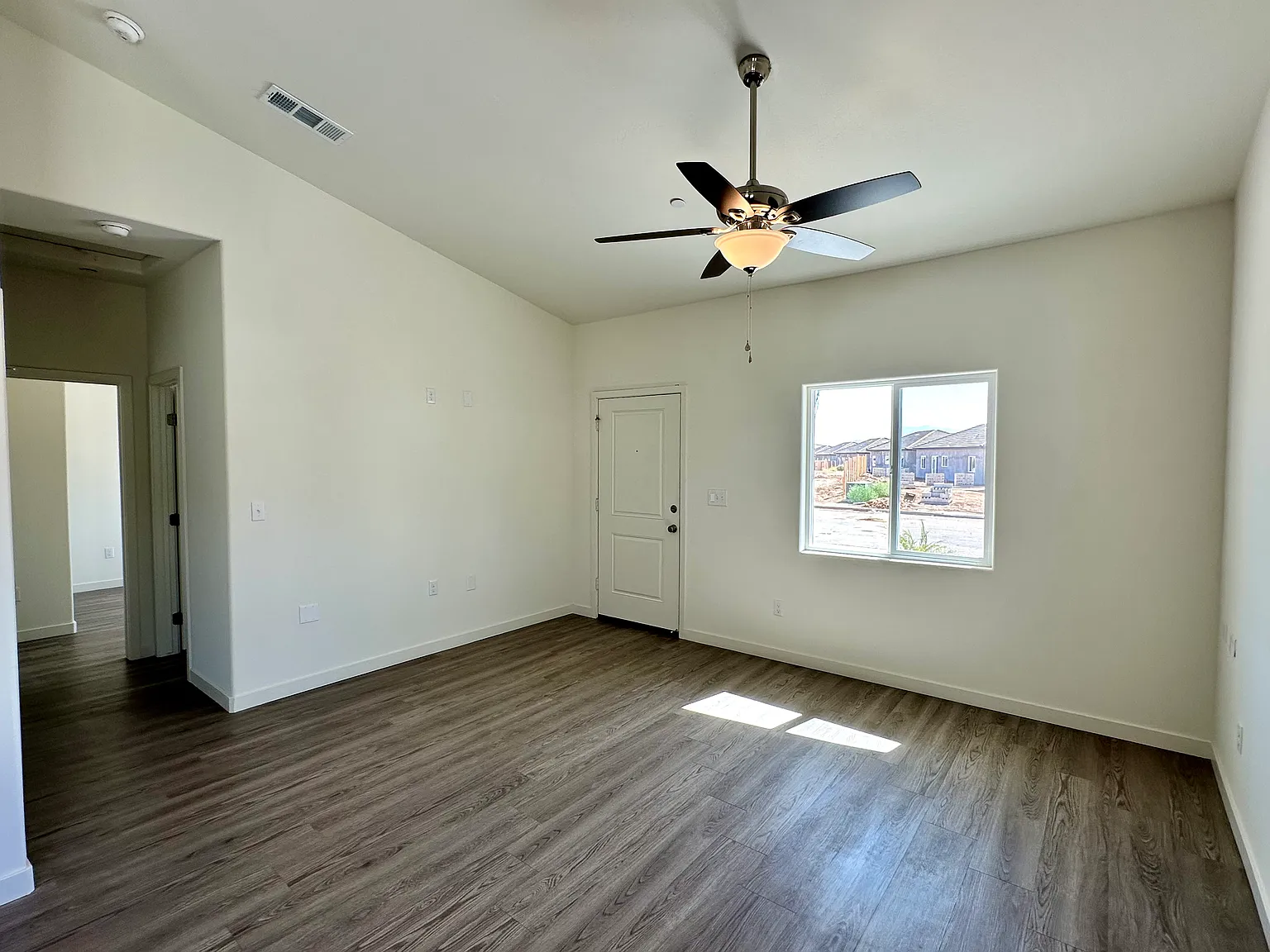 2 bed, 822 sqft, $1,775 — Photo 3