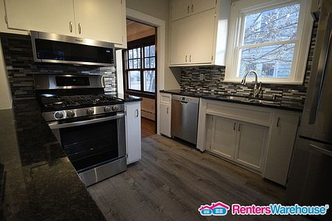 5th image of 371 Cretin Ave S