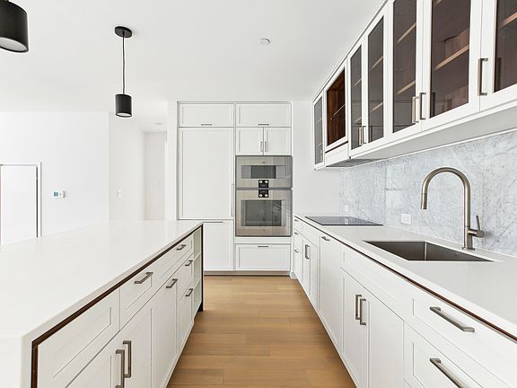 5th image of 115 E 55th St #15F