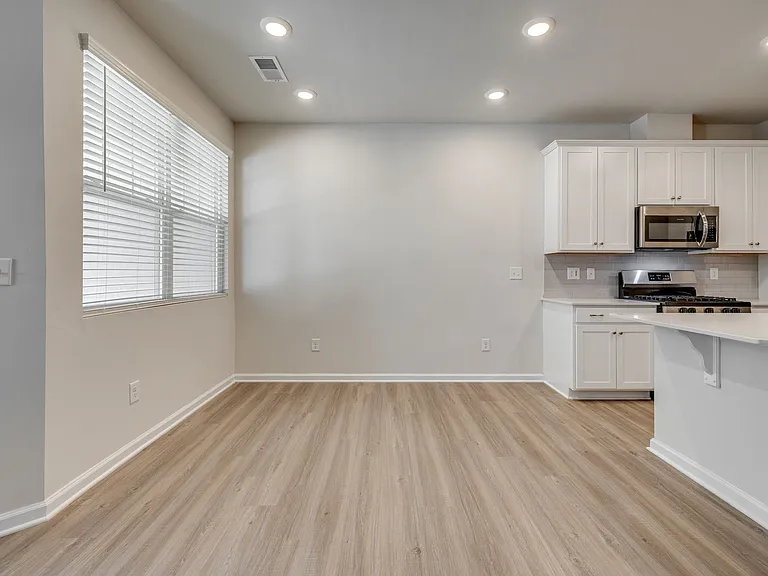 807 Gable Oak Ln — Photo 10
