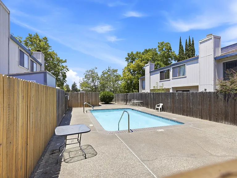 1401 Hood Rd — Photo 30