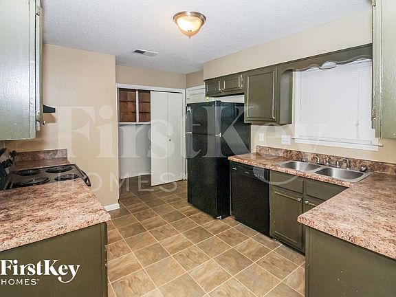 5th image of 3833 Lucerne Dr