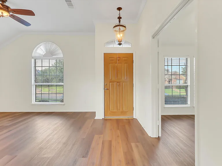 4309 Pearl Ct — Photo 2