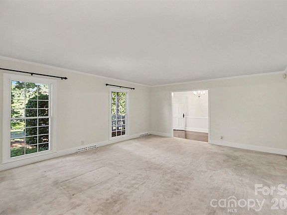 4th image of 930 Scotch Dr