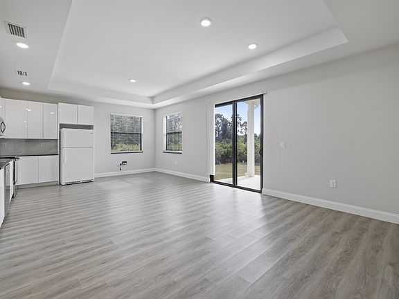 4th image of 679 Windermere Dr