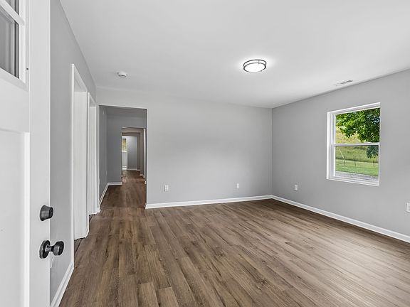 5th image of 2025 Columbia Hwy