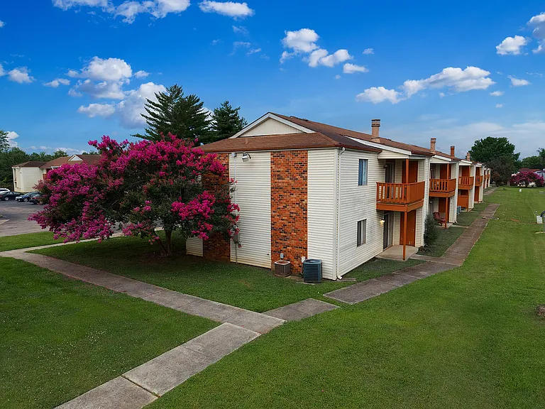 Building exterior & landscaping