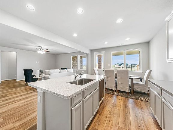 4th image of 510 Round Lake Dr