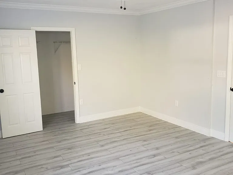 3400 Avenue G — Photo 4