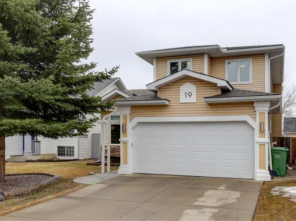 19 N Riverstone Cres SE, Calgary, AB T2C 4A4