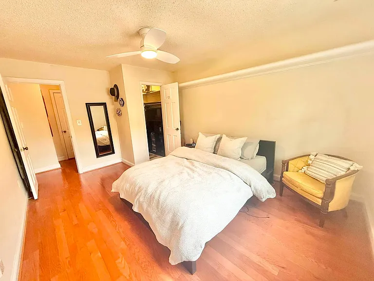 1616 W Abingdon Dr #202 — Photo 9