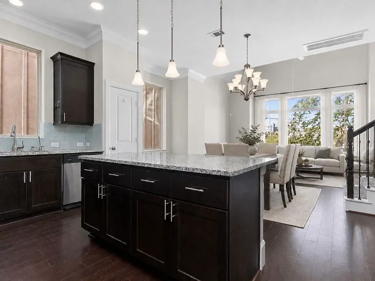 1800 Dennis St — Photo 12
