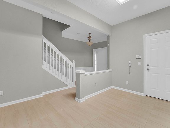 3rd image of 6302 Daysbrook Dr Unit 102