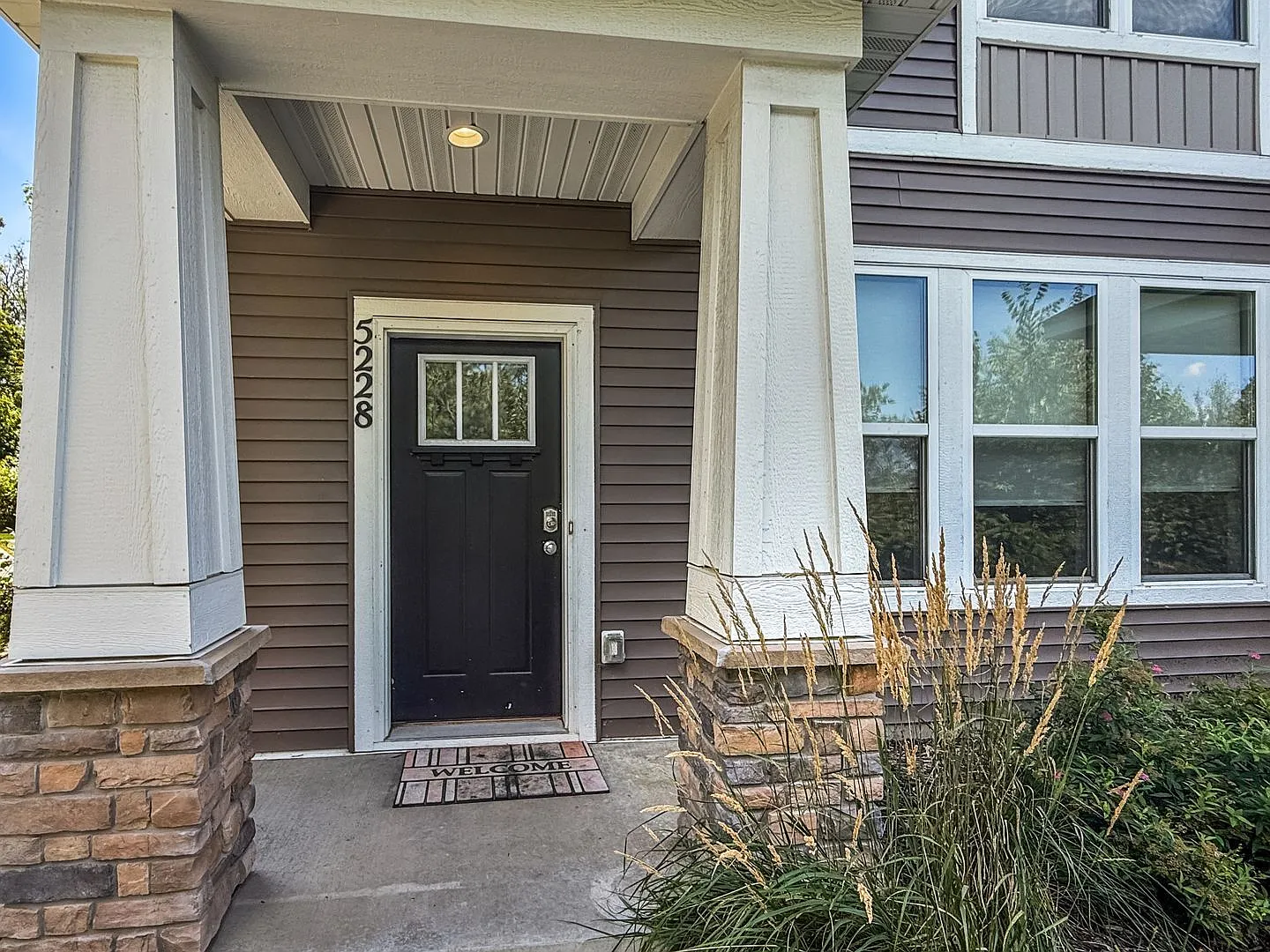 3 bed, 2.5 bath, 2061 sqft, $2,745 — Photo 3