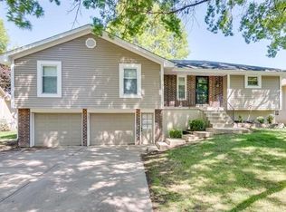 213 SE Alger Dr, Blue Springs, MO 64014