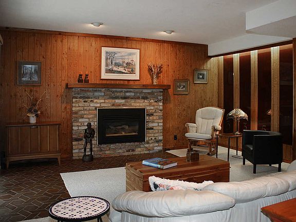 Walkout level Am Rm Fireplac