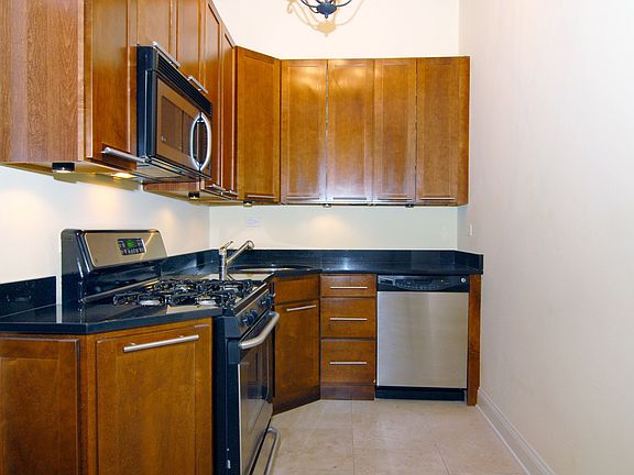 3rd image of 1829 N Milwaukee Ave APT 3F