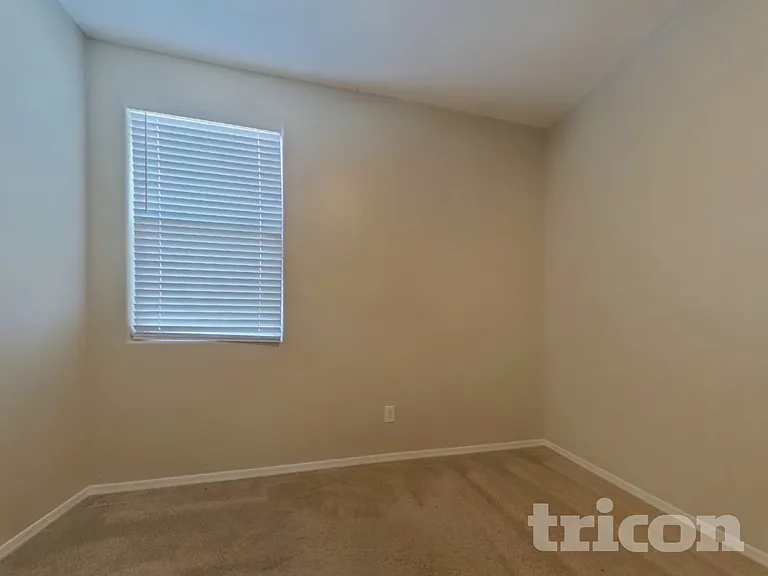2705 S 116th Ave — Photo 9