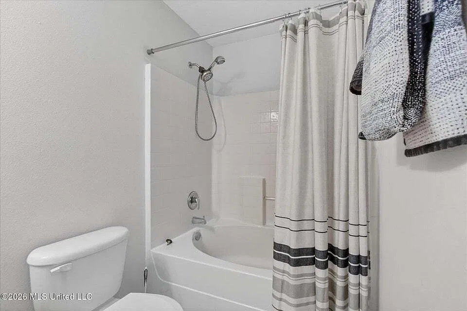 1283 Century Oaks Drive Unit B - B — Photo 4