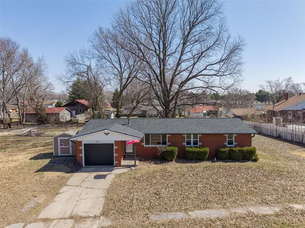 908 Ohio Ave, South Roxana, IL 62087