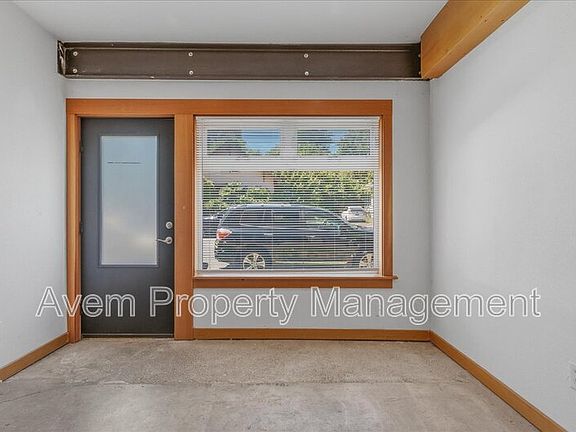 4th image of 5924 N Albina Ave
