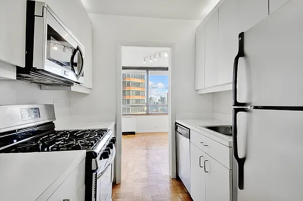 Rented by City Connections Realty | media 20