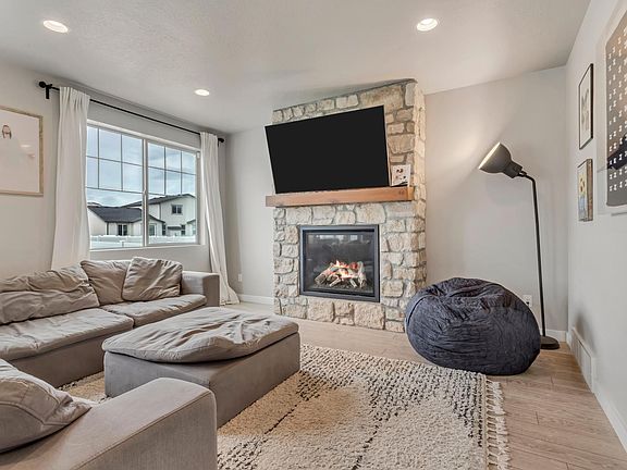 5th image of 3732 W Holbrook Way