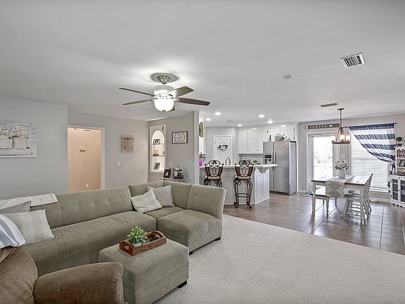 4th image of 307 Fulton Dr