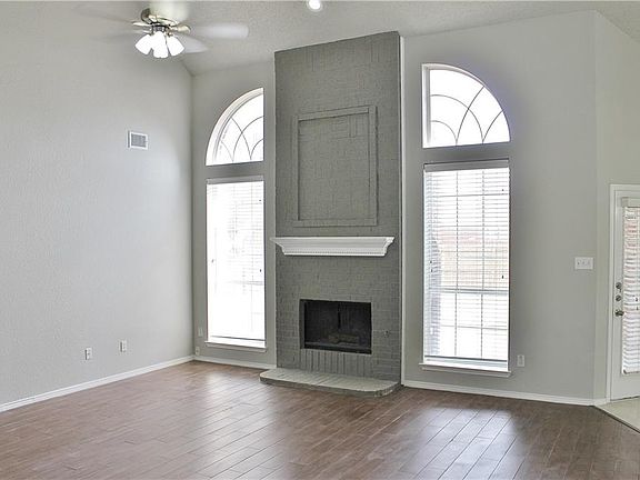 3rd image of 2216 Tanglewood St