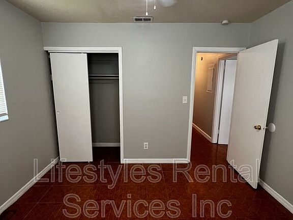 3rd image of 2516 Burlingame Dr W