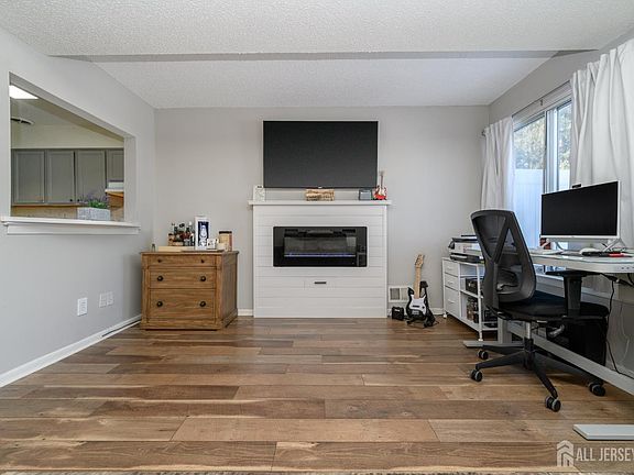 5th image of 17 Inwood Ter