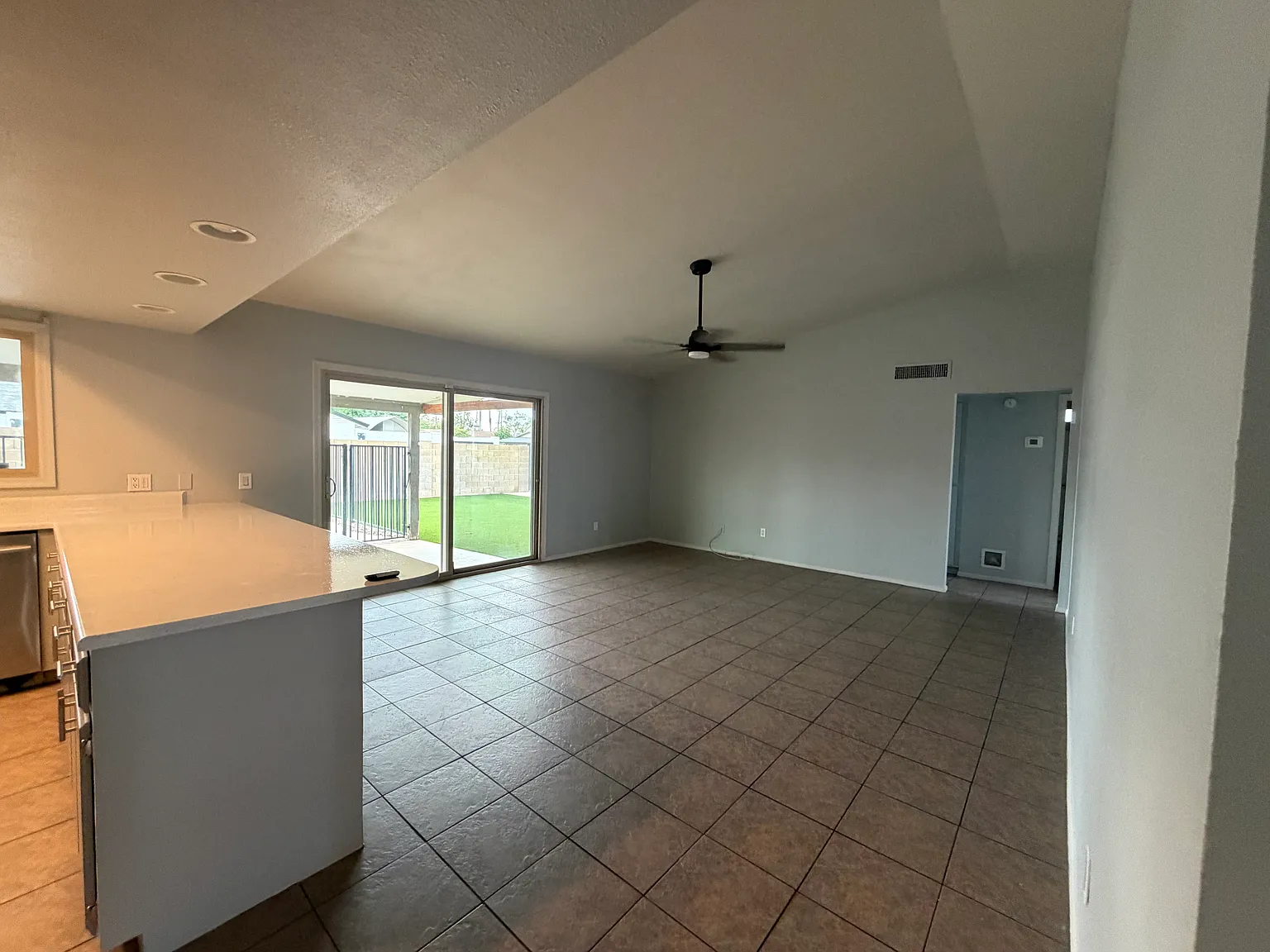 3 bed, 1560 sqft, $3,000 — Photo 4