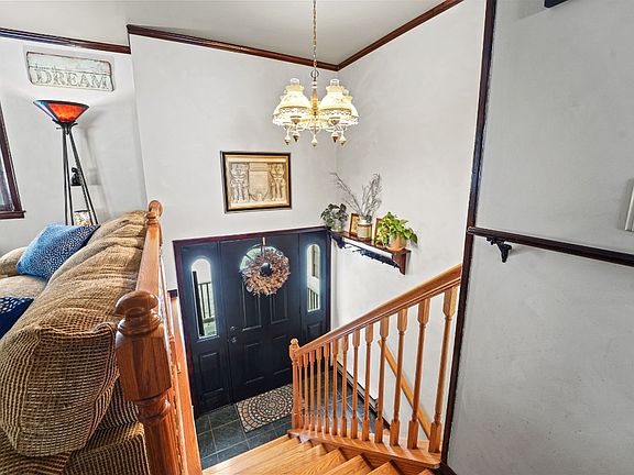 4th image of 35 Howe Rd