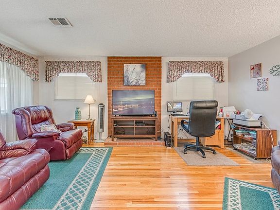 2nd image of 407 S Hilda Cir
