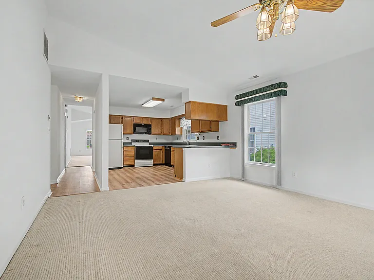 795 Eastern Point Rd — Photo 9