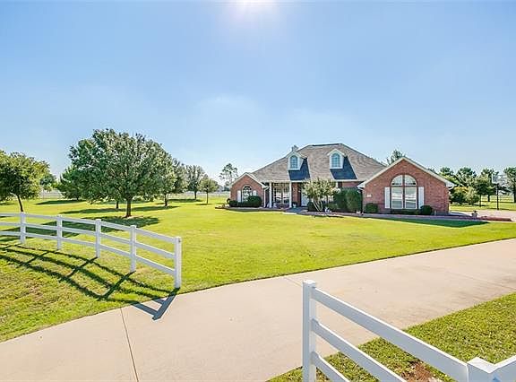 2nd image of 901 Wickwood Ct