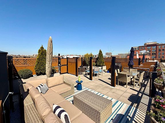 4th image of 1100 Maxwell Ln