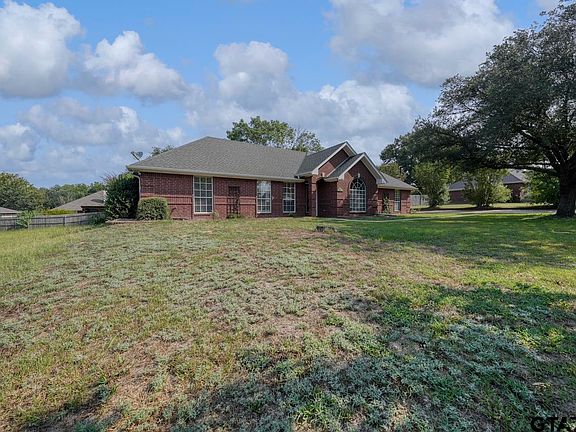 5th image of 803 Brownwood Cir