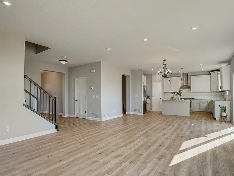 2876 Kensington Ave NE — Photo 2