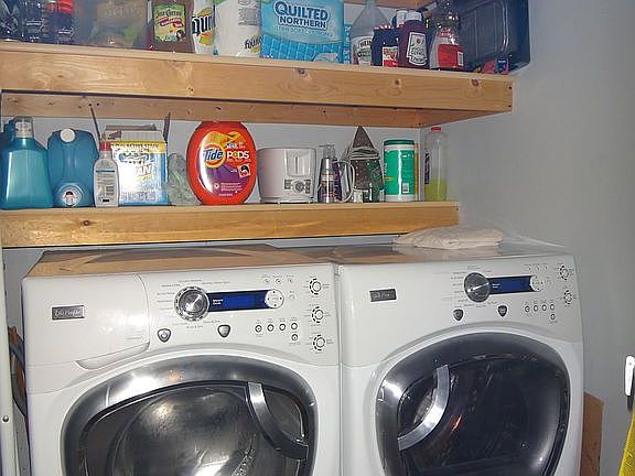 Laundryroom 4'11" x 7'