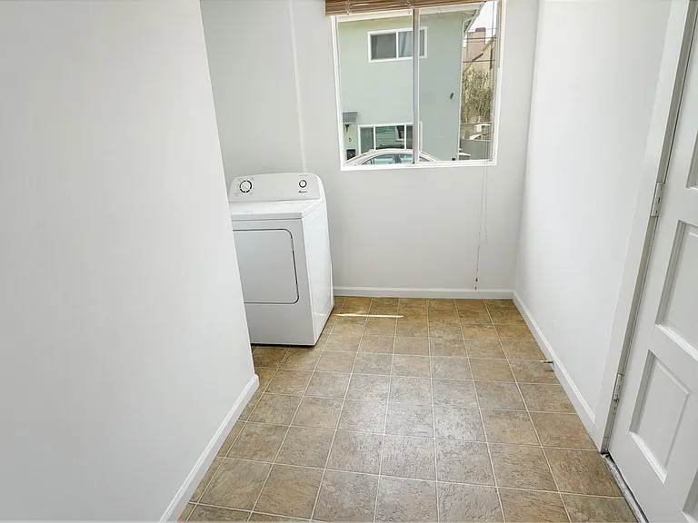 544 Salem St #FRONT HOUSE — Photo 10