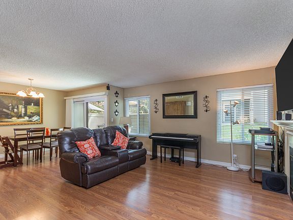 2nd image of 27070 Hidaway Ave Unit 1